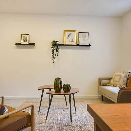 Cozy 2 Bedroom Near Campo Pequeno リスボン