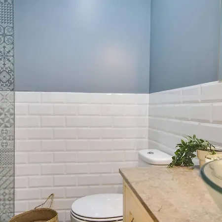 Cozy 2 Bedroom Near Campo Pequeno * リスボン