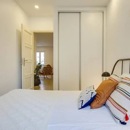 Cozy 2 Bedroom Near Campo Pequeno アパート