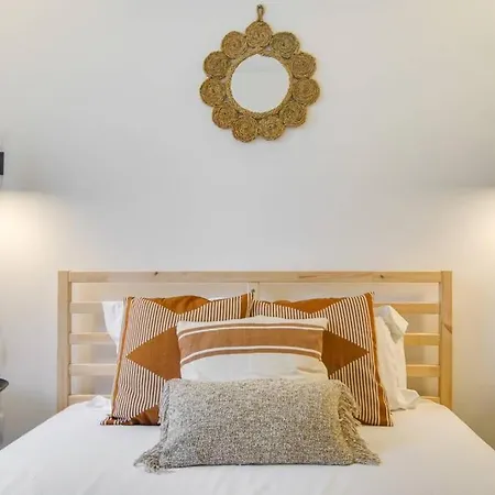 Апартаменты Cozy 2 Bedroom Near Campo Pequeno *