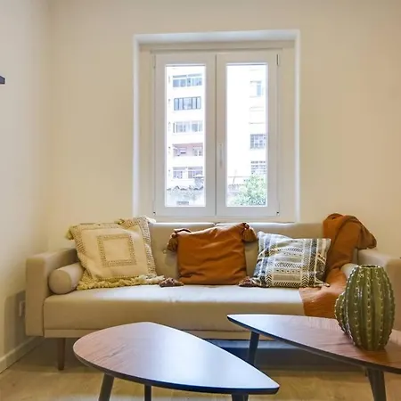 Cozy 2 Bedroom Near Campo Pequeno Апартаменты Лиссабон