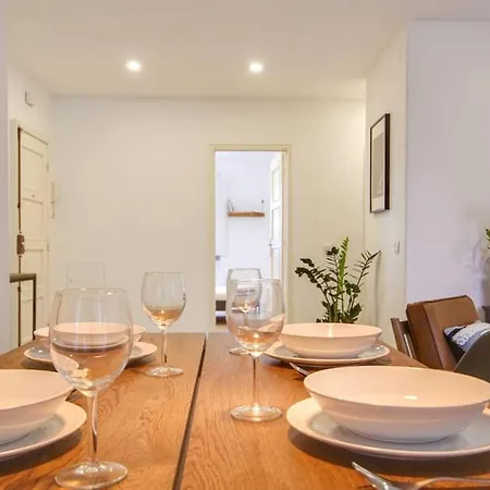 Cozy 2 Bedroom Near Campo Pequeno