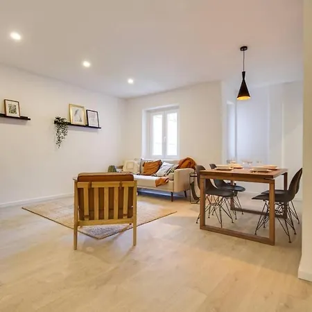 Cozy 2 Bedroom Near Campo Pequeno リスボン