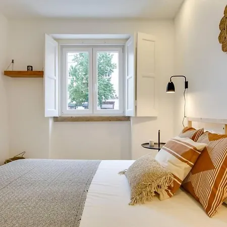 Апартаменты Cozy 2 Bedroom Near Campo Pequeno *