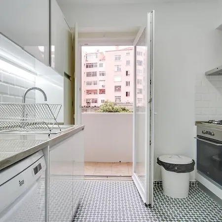 Cozy 2 Bedroom Near Campo Pequeno アパート